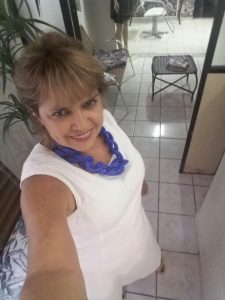 Egressa do curso de Estética e Cosmética é proprietária de centro estético em Araguari